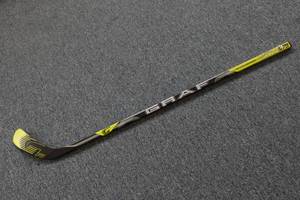 lot 595 image: Graft Ultra 75 Youth Left Handed Hockey Stick