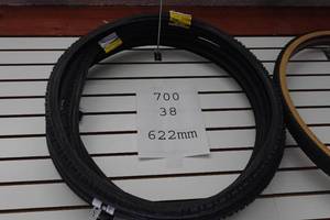 lot 763 image: 4 Bike Tires - 700x36C