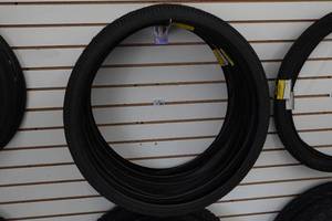 lot 783 image: 6 Bike Tires - 26x2.10