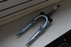 lot 758 image: Suntour M2015 Bicycle Suspension Fork
