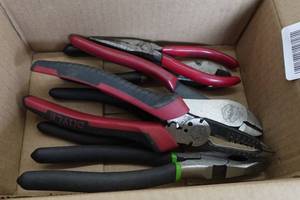 lot 711 image: Pliers and Wire Stripper