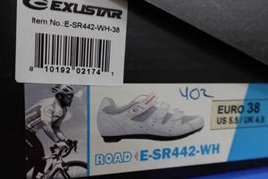 lot 900 image: Exustar Cycling E-SR442-WH Shoes - Size 5.5