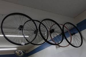 lot 971 image: 5 Bike Wheels