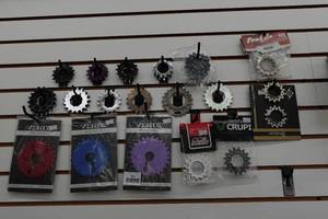 lot 913 image: Assorted Regent Sprockets and Cogs