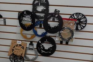 lot 912 image: Assorted Chainrings