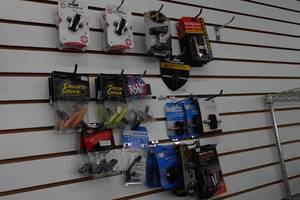 lot 918 image: Disc Brake Mount Adapters and Pads
