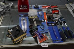 lot 921 image: Assorted Tools for Bikes