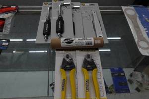 lot 922 image: Assorted Tools for Bikes