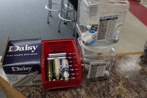 lot 925 image: CO2 Canisters