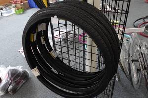 lot 939H image: 7 Tires - 700x38C, 700x35