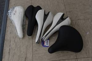 lot 751 image: 5 Bike Seats