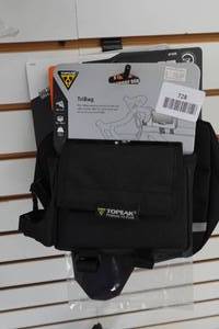 lot 728 image: Bicycle Accessories - Seat Cover, Tri Bag