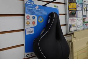 lot 729 image: Cruiser Bike Seat