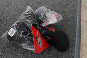 lot 752 image: 4 Endzone Bike Seats