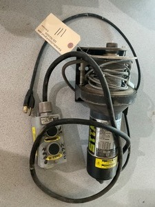 lot 111 image: 12 volt Winch & Cord