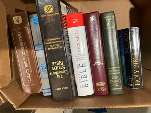 lot 120 image: 7 - Books - Faith Based
