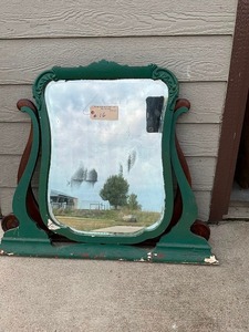 lot 16 image: Vintage Dresser mirror & 2 -wooden brackets