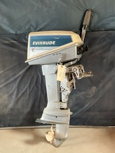 lot 32 image: Evinrude Motor  Pulls over, Nice shape -Model E8RCOB