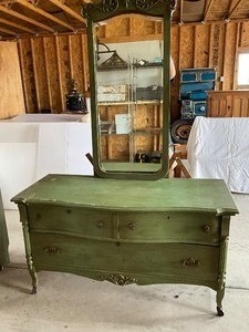 lot 38 image: Vintage wooden dresser and mirror