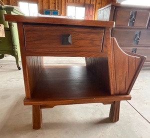 lot 39 image: Wooden End table  Magazine rack