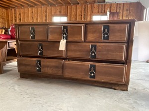 lot 40 image: 7 drawer wooden dresser
