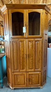 lot 55 image: Corner Oak Entertainment Stand