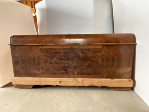 lot 57 image: Vintage Cedar Chest  (Hane)