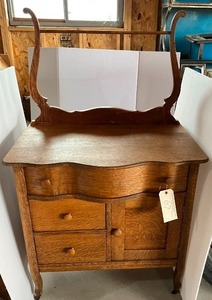 lot 69 image: Antique Washstand