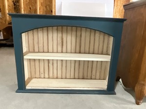 lot 71 image: Wall shelf  small Bookshelf or display case