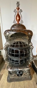 lot 72 image: Antique Parlor Stove with Base. Brand Favorite No 251