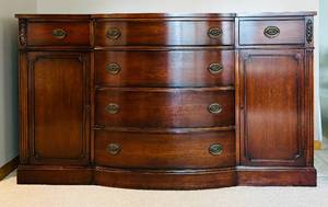 lot 71 image: Drexel Mahogany Bowfront Sideboard