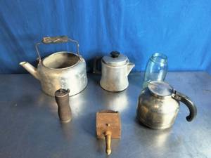 lot 25 image: Lot of Vintage  Antique Items