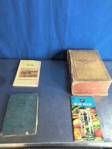 lot 27 image: 1937 Webster Dictionary