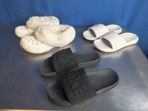 lot 29 image: Lot of Womens Slide On Shoes Size 8