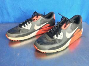lot 35 image: Nike Air Size 7.5