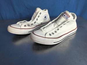 lot 39 image: New Converse Tennis Shoes Size Mens 5.5 Womens 7.5