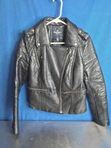 lot 40 image: American Eagle Outfitters Size Medium