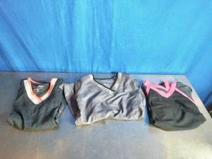 lot 43 image: 3 Pairs Grays Anatomy Scrub Tops Size S  XS