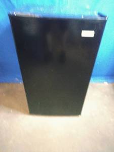 lot 18 image: Igloo IRF32BK 3.2 cu. ft. Single-Door Refrigerator