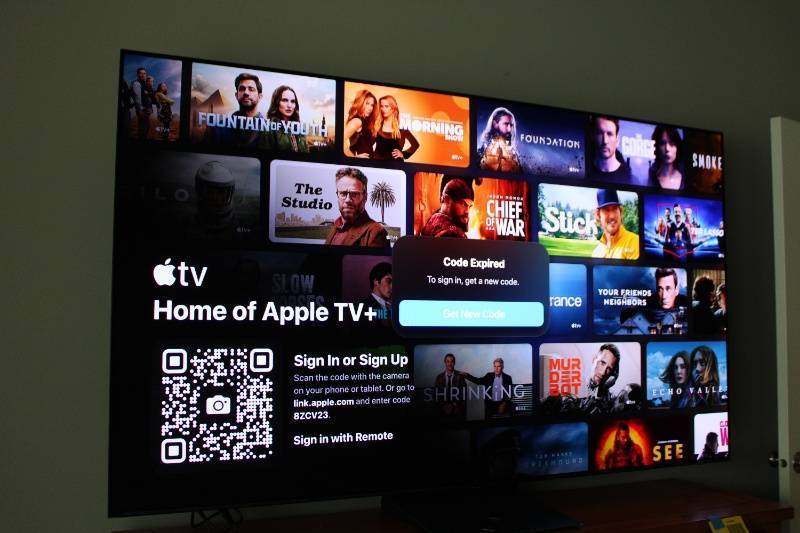 lot A-118 image: Samsung 77-Inch Smart 4K UHD QLED TV with Remote