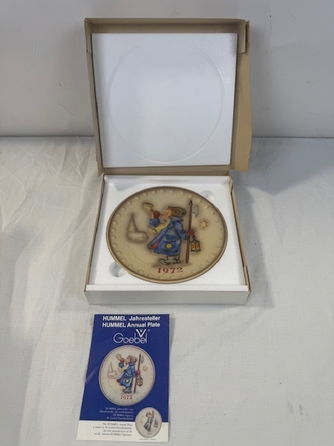 lot 127 image: 1972 Goebel Hummel Annual Collector Plate with Box and Pamphlet