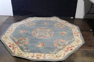 lot 429 image: Octagonal Wool Area Rug with Floral Pattern, 72 Inch Diameter