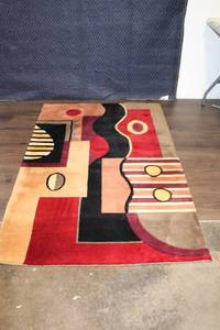 lot 430 image: 5ft x 3ft Abstract Modern Area Rug with Geometric Pattern