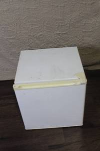 lot 488 image: Haier Compact Mini Fridge White