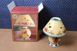 lot 397 image: Winter Cardinal Ceramic Candle Lamp with Box