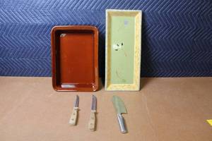 lot 398 image: Assorted Kitchenware Lot with 2 Trays and 3 Knives