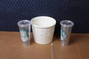 lot 399 image: Set of 2 Plastic Tumblers with Lids and Ceramic Popcorn Bowl