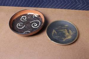 lot 403 image: Pair of Decorative Small Plates - Handcrafted and Japanese Motif