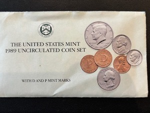 lot 131 image: 1989 P & D Mint Set