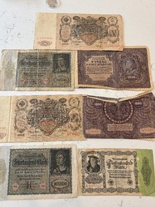 lot 146 image: Large Foreign Currency